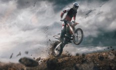 开云APP-王者归来与火焰中的回响，当梅赛德斯横扫红牛，佩雷兹点燃赛场