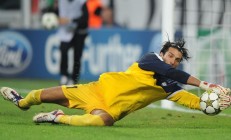 开云体育下载-蓝色骨头碎在巴斯克的海风里，当莱万的影子笼罩斯坦福桥，皇家社会用一场无解的胜利完成复仇