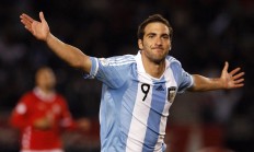 开云下载-洛城攻防战，当麦科勒姆的火焰焚尽紫金军团