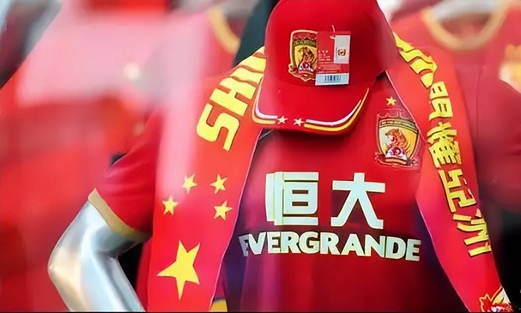 关于广州恒大主场轻松战胜广州富力，继续领跑的信息