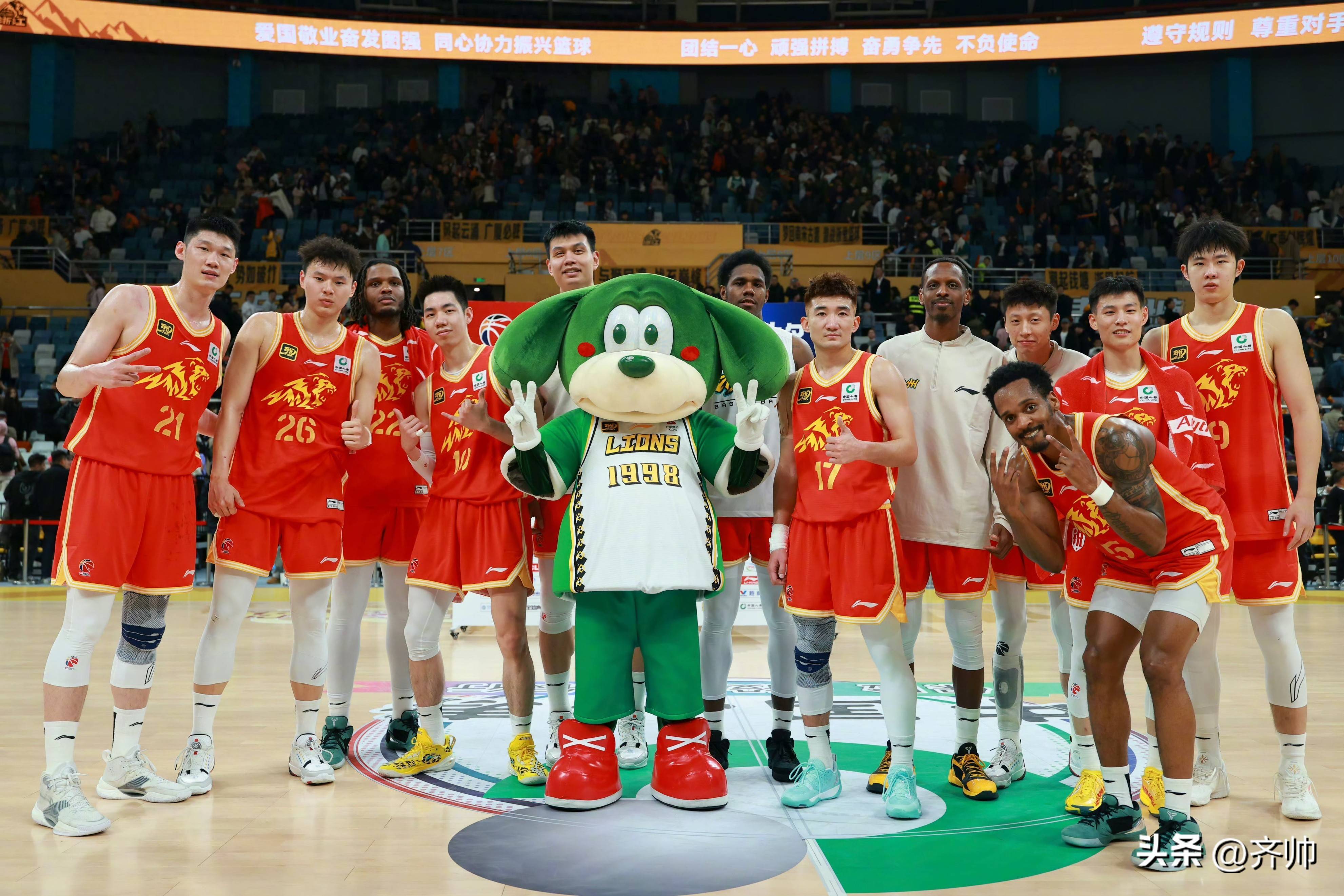 首发控制比赛节奏，球队稳定连胜稳居前列