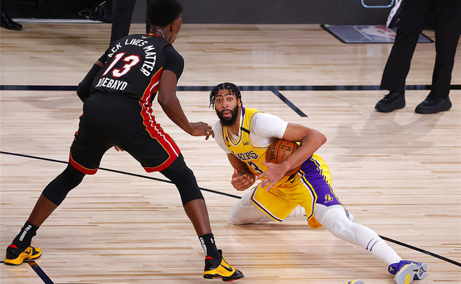 FLY血洗IG，Caps开启传奇时刻焦点之战全球总决赛，点燃全场激情的简单介绍