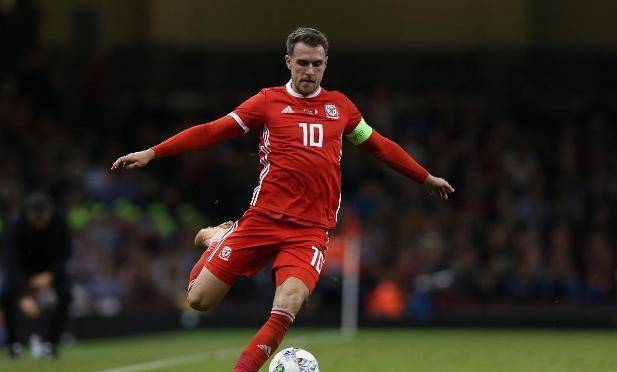 波兰主场逼平丹麦，晋级形势仍具挑战