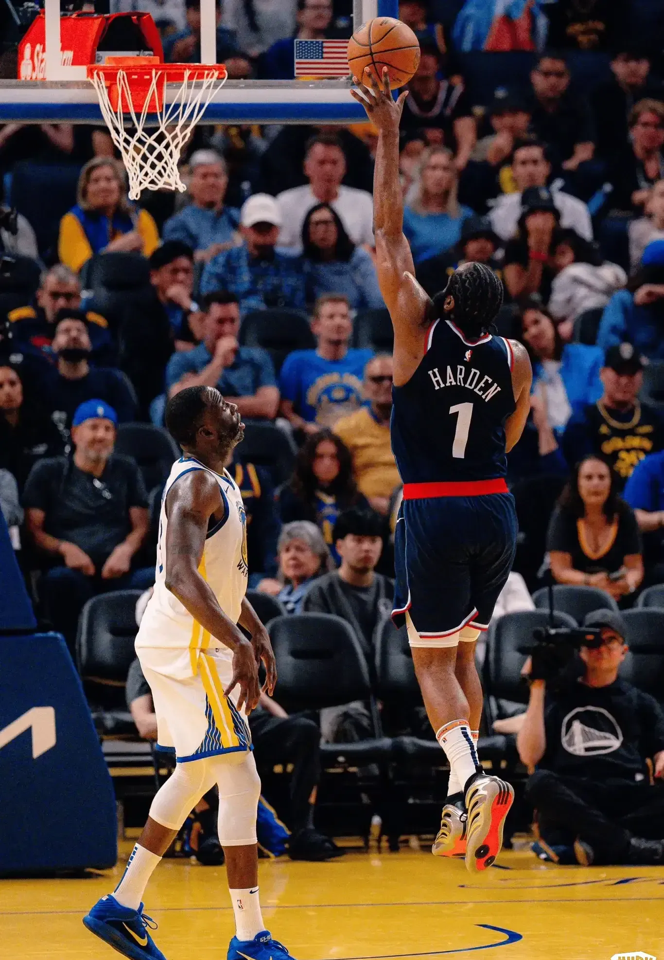 火箭客场战胜爵士,哈登再度砍下40+10 火箭客场战胜爵士,哈登再度砍下40+10