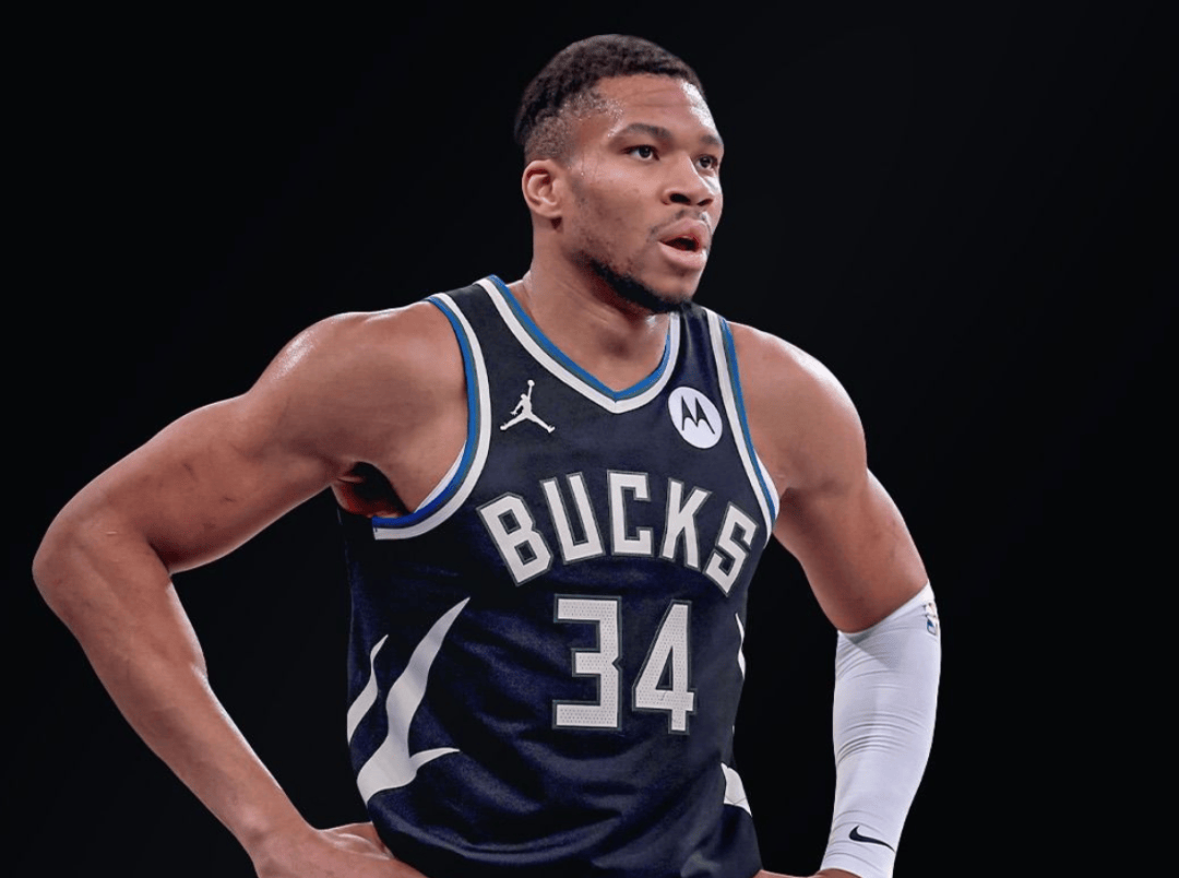 雄鹿战猛龙，字母哥狂砍50分！