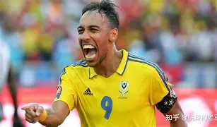 罗斯托克克服困难取胜，追赶领头牌