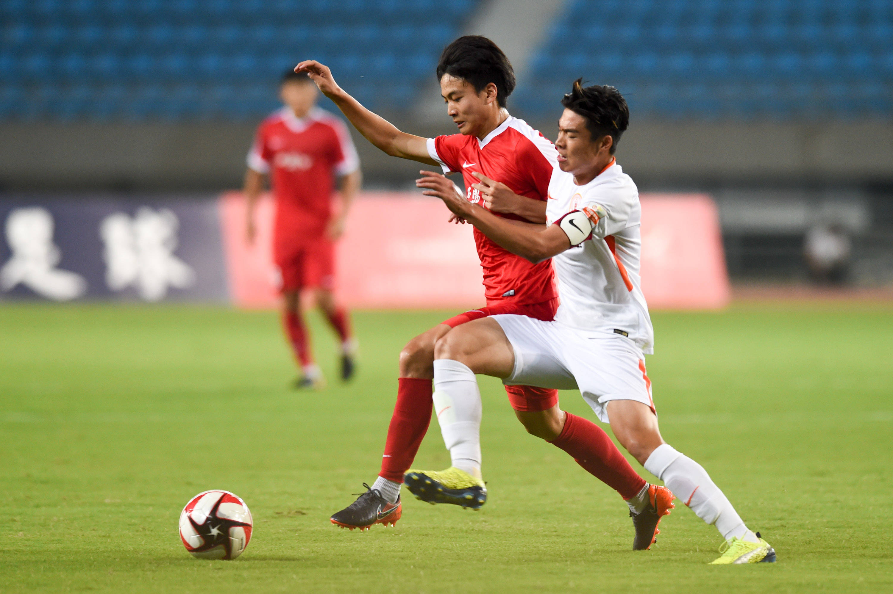 强劲的亚洲足球比赛成为焦点