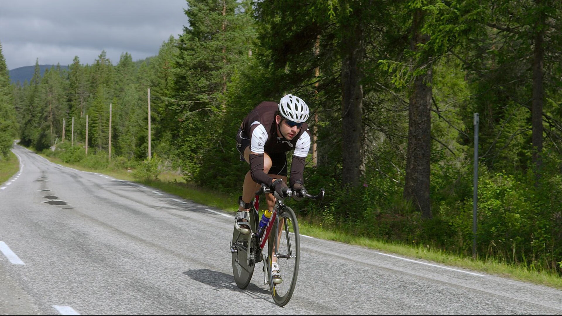 三重奏,国家荣耀、俱乐部失意与个人里程碑的足球之夜